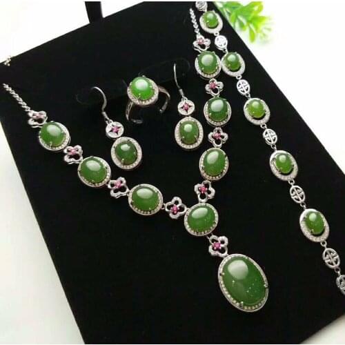 Hetian Jasper: ice top top suits; Jade delicate oil head full; simple atmosphere models