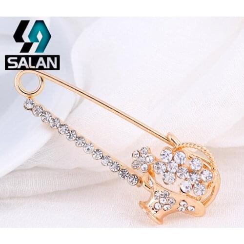 Korean version of the popular fashion brooch full diamond flower basket alloy big needle girls clothing buckle needle