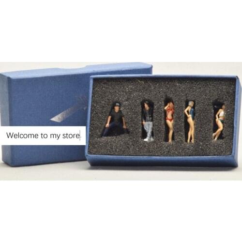 Mini resin figure car model doll suit model scene set