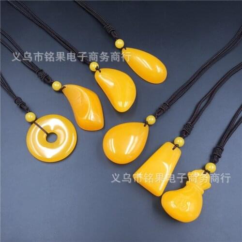 Imitation honey wax sweater chain second generation long paragraph wild necklace retro clothing accessories resin pendant