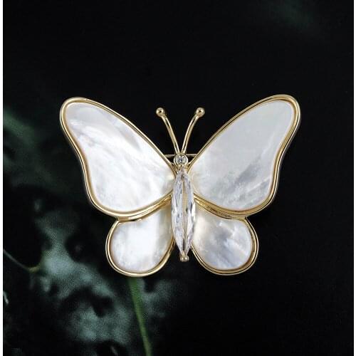 South Koreas New Cute, Elegant And Sweet Brooch Micro-Inlaid Gem High-Grade Natural Deep Sea Shell Brooch Pin Buckle Female