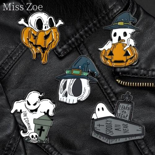 Learn to fear Enamel Pin Pumpkin Ghost Skeleton Skull Grave Brooch Bag Lapel Pin Gothic Badge Jewelry Halloween Gift for Friends