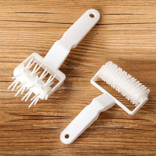 HOT SALE Plastic Pastry Pizza Cookies Dough Roller Needle Wheels Roller Pastry Pie Needle Bread Hole Punch Pizza Needles Rolling