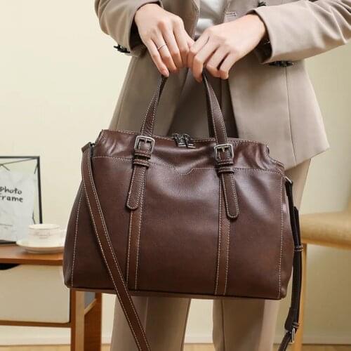 Medium capacity genuine leather travel one shoulder handbag