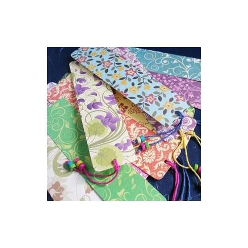 1pcs beautiful bookmarks wholesale 12 / set pattern design wooden beads cotton rope teachers day gift