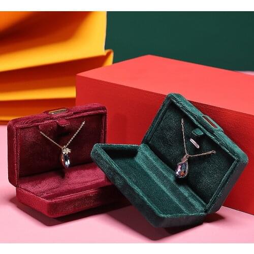 Luxury New Velvet Suede Ring Peadant Necklace Jewelry Headwear Iron Box Hand with Gift Packaging Small Box Jewelry Storage Case