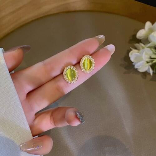 Vintage Green Oval Opal Pearl Earrings for Women Korean Trendy Stud Earrings Jewelry Female Delicate Elegant Retro Ear Studs