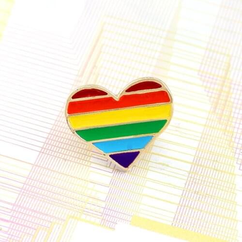 Simplicity Lovely Japanese Rainbow Heart Brooches Pin For Students Alloy Small And Exquisite Accessories Korea Brooch