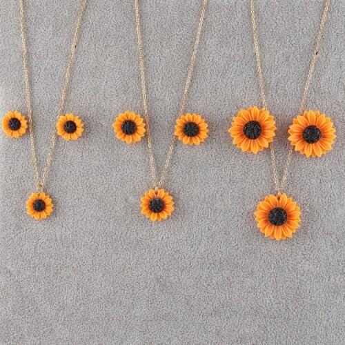 New Sunflower Stud Earrings Necklace Jewelry Set 15mm 18mm 25mm Resin Flower Collar Necklace for Women Girl Jewelry Gift