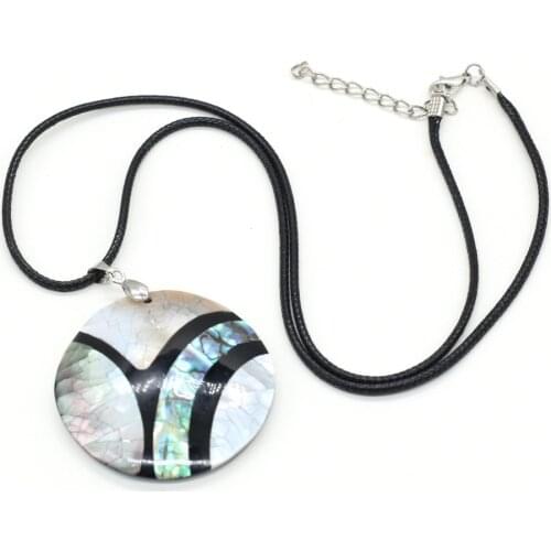 Natural Splicing Stripe Shell Pendant Necklace Round Crack Shell Charms Necklace for Women Men Jewelry Trendy Necklace Gift