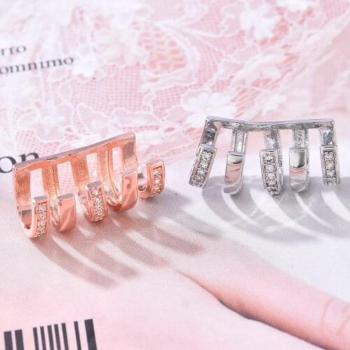 The New Earrings Cold Wind Ladies Simple Ear Clip Temperament Three-dimensional Fake Five Non-pierced Earrings Ear Bone Clip
