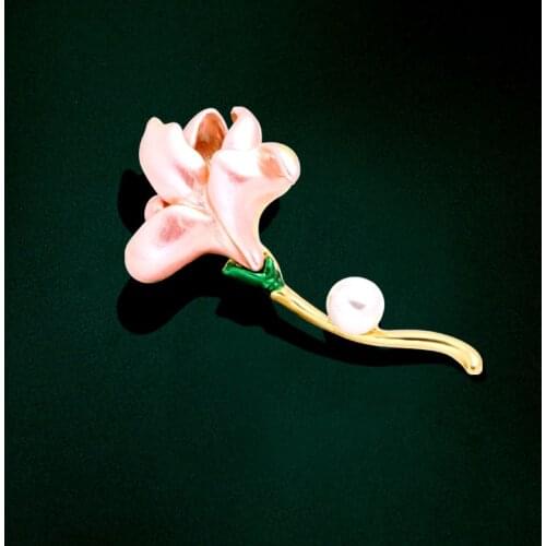 Winter Golden Wave Classic Still Wild Flower Brooch Elegant Painted Flower Pearl Corsage Ladies Wedding Decoration Jewelry Gift