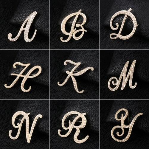 High-End English Letter Brooch Pin Pearl Metal Gold Color Lapel Pins and Brooches Clothing Jewelry Gifts for Women Accessories