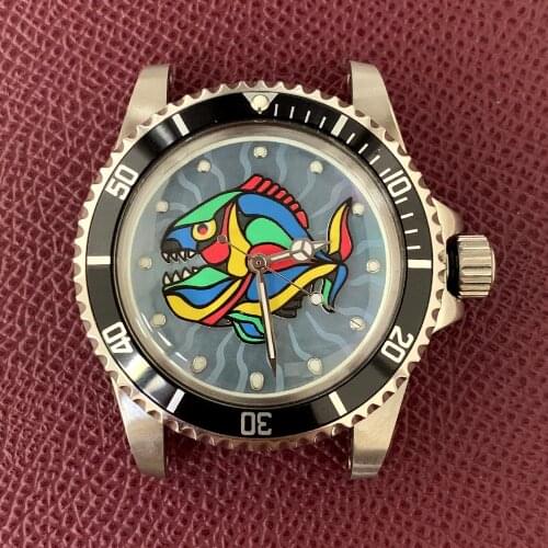 The unique design of the watch, the new 39.5mm luminous fish, is equipped with the Japanese NH35 movement automatic