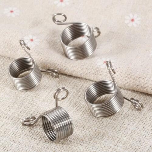 2pcs Knitting Thimble Stainless Steel Ring Crocheting Weaving Yarn Holder 2.0cm/1.7cm Diameter Spring Needle Guide Sewing Supply