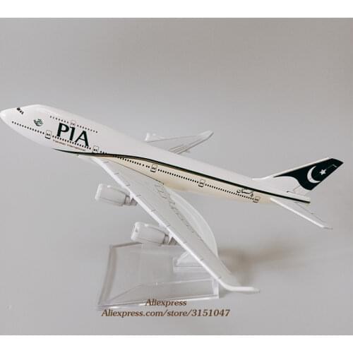 Alloy Metal Pakistan Air PIA B747 Airlines Diecast Airplane Model PIA Boeing 747 Airways Plane Model Stand Aircraft Gifts 16cm