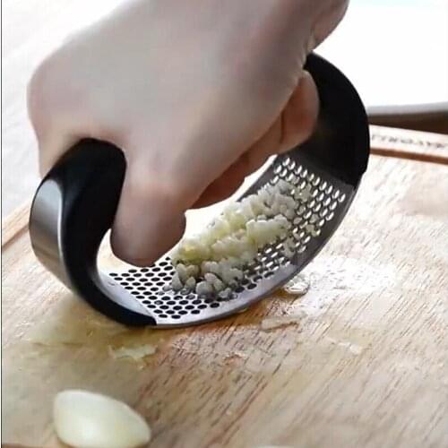 Stainless Steel Garlic Presses Manual Garlic Mincer Chopping Garlic Tools Curve Fruit Vegetable Tools Kitchen Gadgets 1Pc