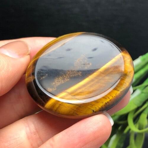 Natural tiger eye stone carving thumb massage buckle, meditation cures stress relief