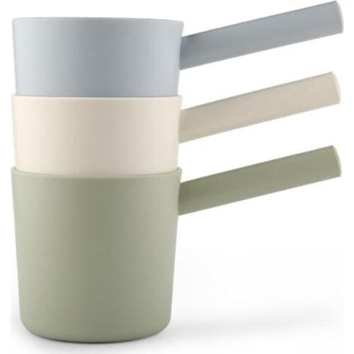 Practical Water Ladle Plastic Water Scoop Baby Shower Water Ladle Household Accessories for Kitchen Bathroom (Light Green)