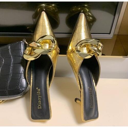 2021 Summer Women Slipper Fashion Stone Pattern Chain Lady Gold Silver Slip On Mules Shoes Thin Low Heel Pointed Toe Slides Flip