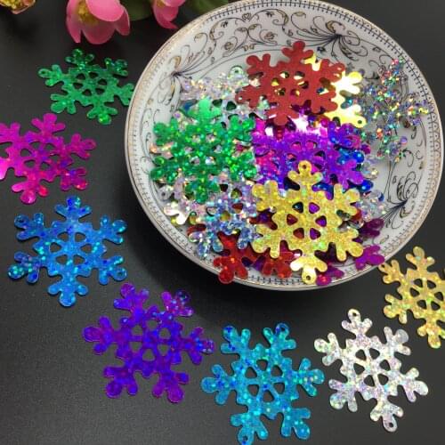 200pcs/lot PVC Sequins 40mm Snowflake With 2 Holes Christmas Decoration DIY Curtain Laser Colors