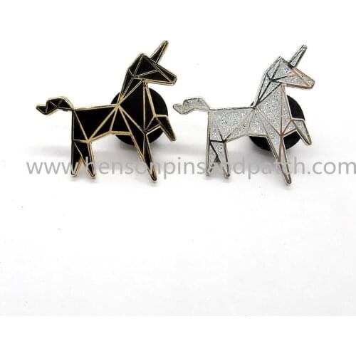 China Supplier silver and gold metal hard enamel horse glitter badge with paper card packaging