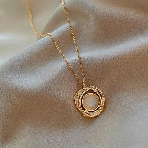 New Simple Fashion Necklace Cold Wind Light Luxury Niche Design Sense Fashion Womens Clavicle Chain Wholesale