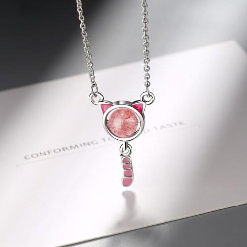 Small Cat Pink Pendant Necklaces For Women Romantic Strawberry Crystal Epoxy Minimal Animal Design Chokers Necklaces Accessory