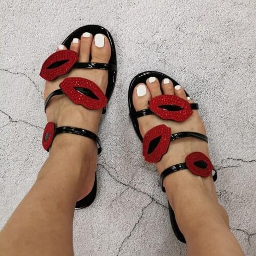 2020 New Women Flat Heel Slides Ladies Crystal Red Kiss Slippers Open Toes Outside Beach Shoe Female Slides Summer Shoes