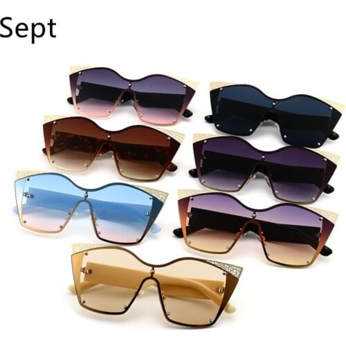 Women Unique Design Eyewear Gradient Streetwear Vintage Hollow Out Cat Eye Sunglasses Women Big Frame Sun Glasses Metal UV400