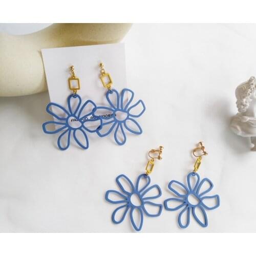 Summer Vacation Hollowed out Sunflower Clip on Earrings No Pierced Oversize Large Flower Metal Clip Earrings without Piercing