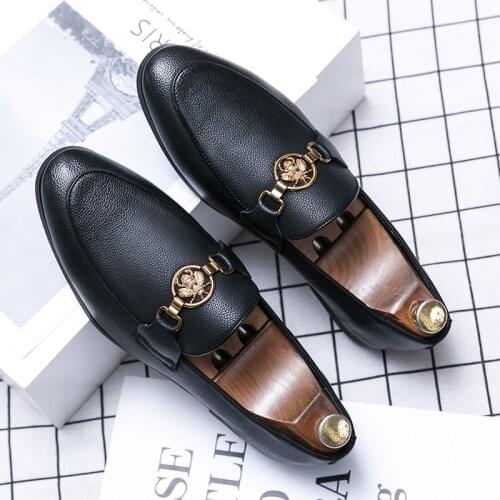 Casual Men Loafers Light bee Men Leather Shoes Zapatos De Hombre Large Size Luxury Men Formal Shoes Outdoor Men Oxford Shoes
