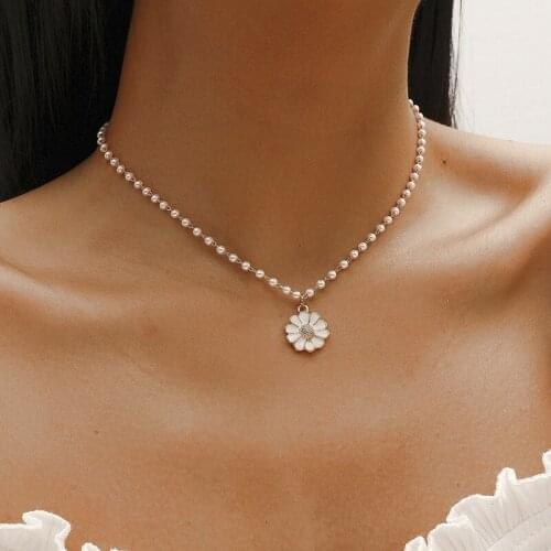 Korean Fashion Pearl Daisy flower Choker Necklace For Women Girls Neck Chain Bohemian Flower Pendant Clavicle Chain Boho Collar
