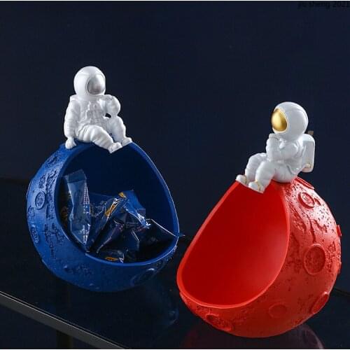 European Resin Astronaut Key Storage Box Creative Character Decoration Half Moon Model Dried Fruit Snack Candy Tray Home Decora