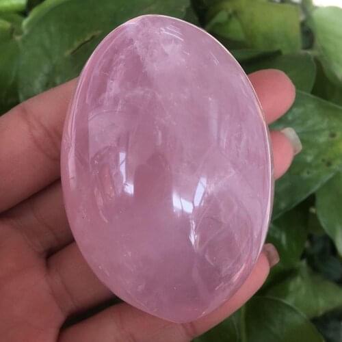 Beautiful natural rose crystal hands play natural crystal hand polishing as gifts of natural crystal reiki healing 110-130g