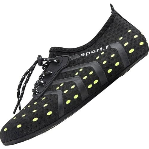 Outddoor Low Top Aqua Shoes for Couple Dot Print Swimming Upstream Beach Shoes Women and Men Elastic Band Water Shoes Sneakers