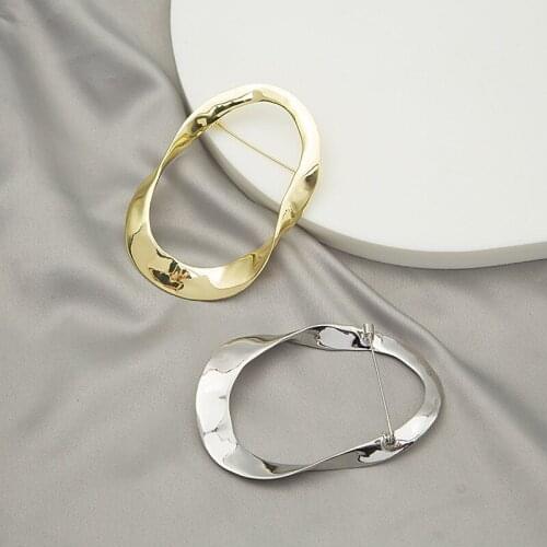 Fashion Vintage Hollow Ellipse Brooch For Women Men Simple Style Retro Clothes Geometric Lapel Pins Badge Jewelry Party Gifts