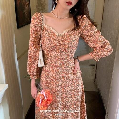 New floral dress with tender temperament in early spring