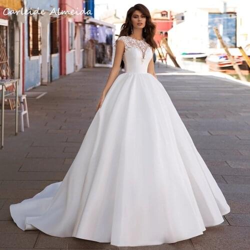O-Neck A Line Satin Wedding Dresses Lace Appliques Beading Cap Sleeve Bride Dress Sweep Train Bridal Gown Plus Size