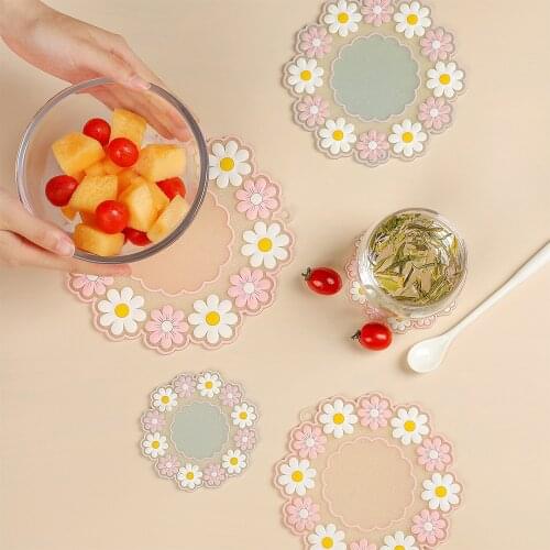 Pink Daisy Silicone Heat Insulation Pad Restaurant Household Non-slip Coaster Practical Kitchen Accessories Kitchen Gadget
