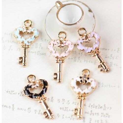 Mini Order 20PCS Trendy heart Jewelry key Charms Gold Tone Enamel Oil Drop Alloy Phone Chain Keyring Necklace pendant Charm