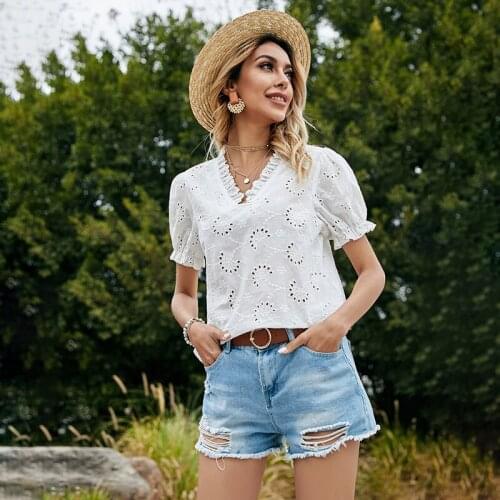 Womens Short-sleeved Shirt Sweet Style Hollow V-neck Fashion Chain Link White Sexy Streetwear Office Temperament 2021 Summer
