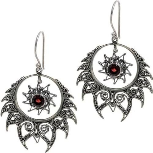 New Retro Irregular Shape Flame Pendant Earrings for Ladies Fashion Bohemian Red Crystal Inlaid Hanging Earrings Accessories