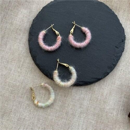 Orgin Summer Korean Fashion C Shape Plush Hoop Earrings for Women Minimalist Geometrical Wedding Gifts Earrings Jewelry Hot