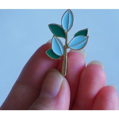 Leaf Enamel Pins Woman Plant Brooch Mini Leaves Badge Little Flower Lapel Pins Gifts for Friends Dropshipping