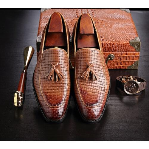 Mens Fashion Casual Split Leather Loafers Man business wave Leather Tessel Moccasins Shoes Luxury Brand Designer