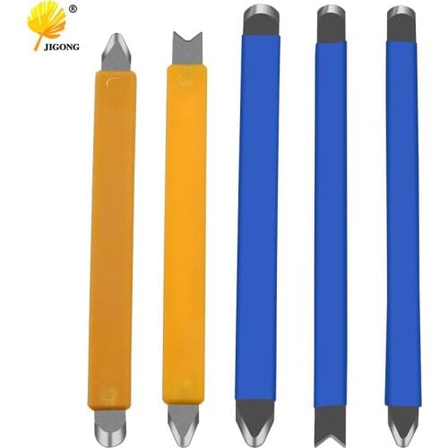 Tungsten steel pressure joint sheet is used to remove cement and clean the tile mortar of hand tools