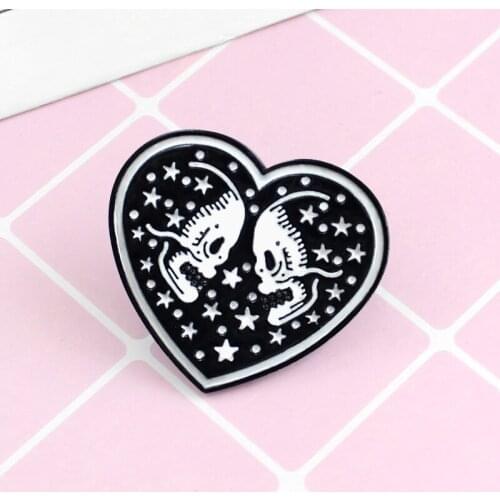 Creative Enamel Heart Shaped Brooch Black Skull Heart Shaped Brooch Beautiful Night Sky Pin Clothes Backpack Jewelry Best Gift