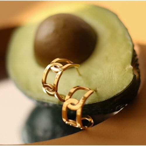 Europe the United States Ventage geometry simple metal hollow stud earpiece titanium steel plated 18K gold preservation one hair