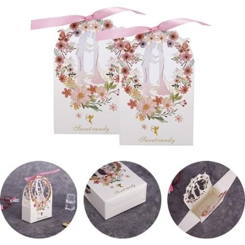 Candy Box 50Pcs/Set Couple Design Hollow Carriage Favors With Ribbon Gifts Candy Boxes Wedding Engagement Banquet Party Supplies